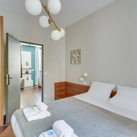 197 Tom - Superb In * París