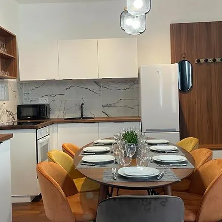 197 Tom - Superb In Apartamento *